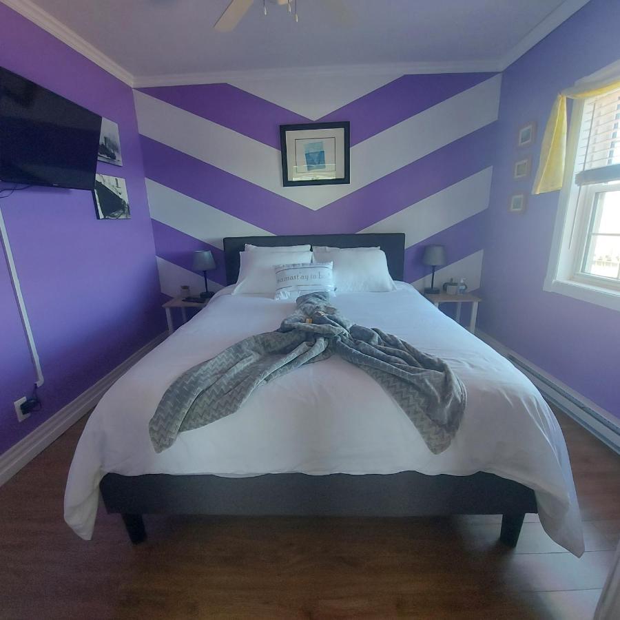 Starboard Side Guest House Шанел-Пор о Баск Екстериор снимка
