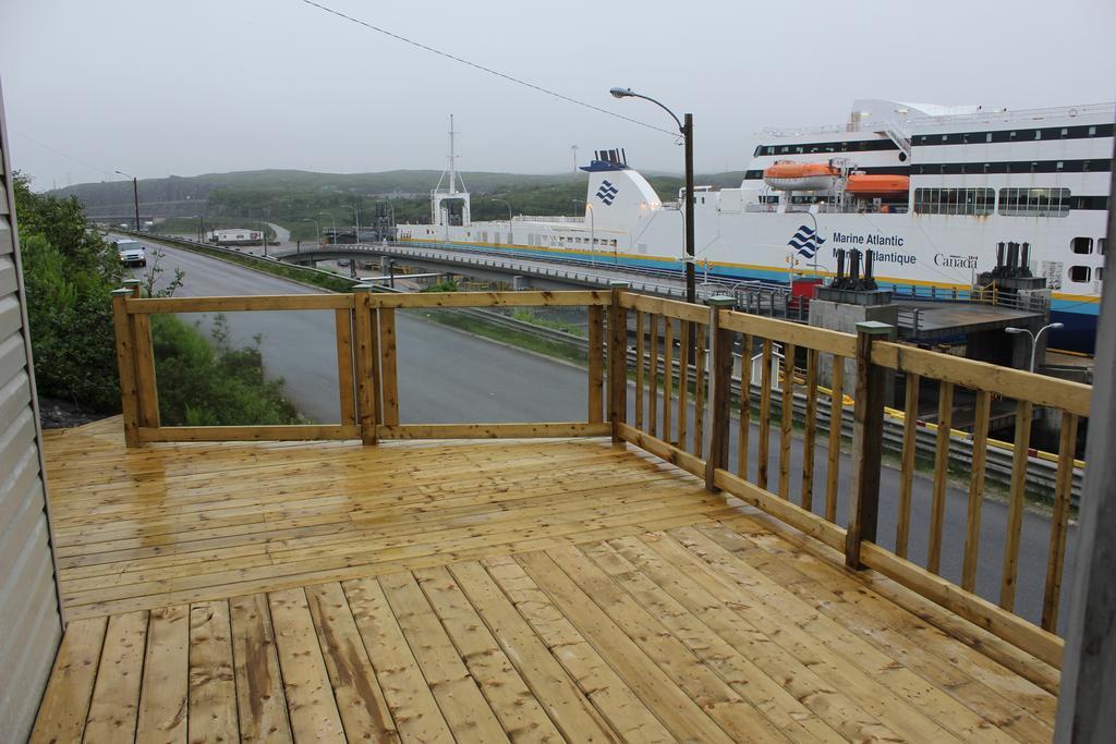 Starboard Side Guest House Шанел-Пор о Баск Екстериор снимка