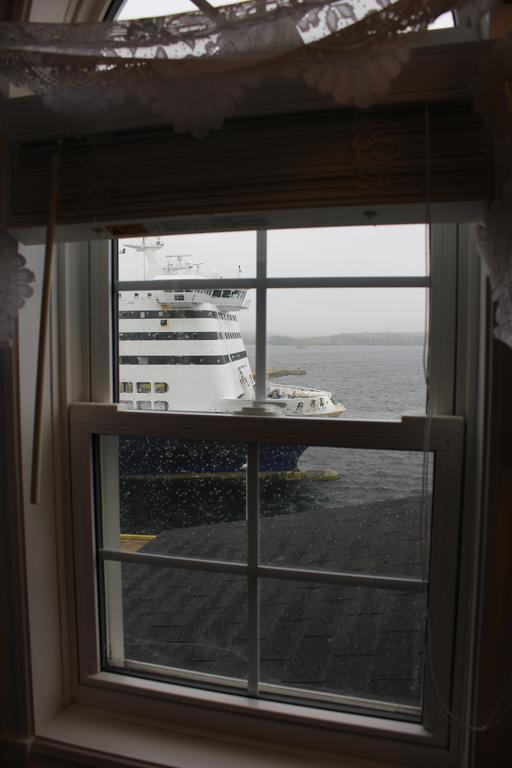 Starboard Side Guest House Шанел-Пор о Баск Екстериор снимка