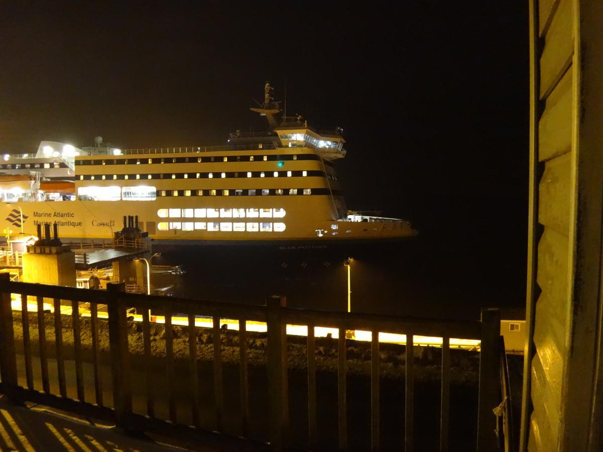 Starboard Side Guest House Шанел-Пор о Баск Екстериор снимка